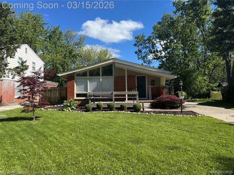 17360 Redwood Avenue Southfield City MI 48076