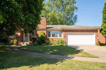 2731 Crooks Road Royal Oak City MI 48073
