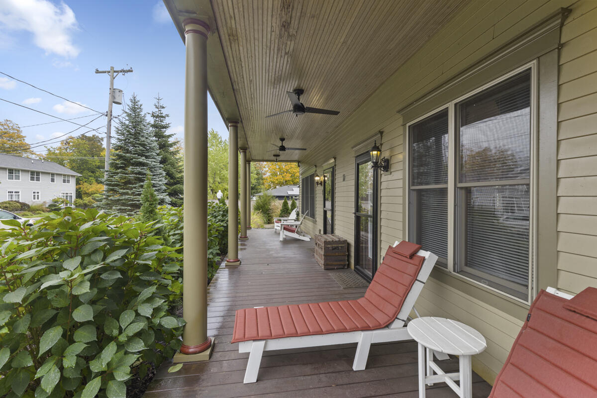 11 E Chestnut Street 1