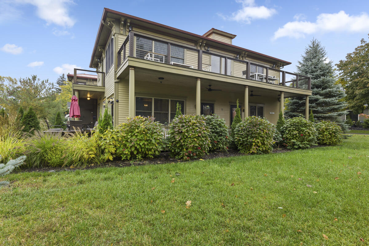 11 E Chestnut Street 1