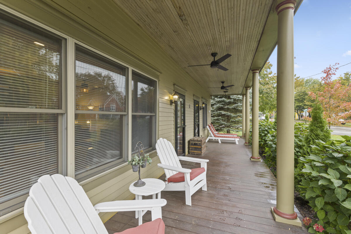 11 E Chestnut Street 1