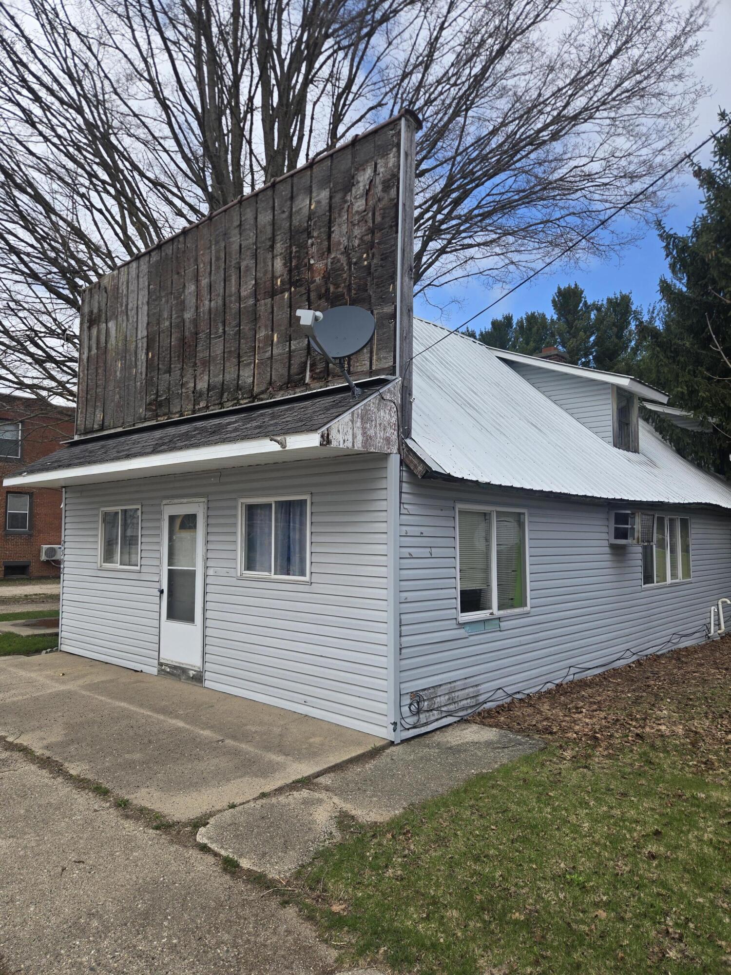 2582 E Michigan Street