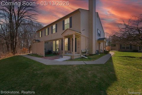 110 Pine Tree Ridge Drive 3 Waterford Charter Township MI 48327