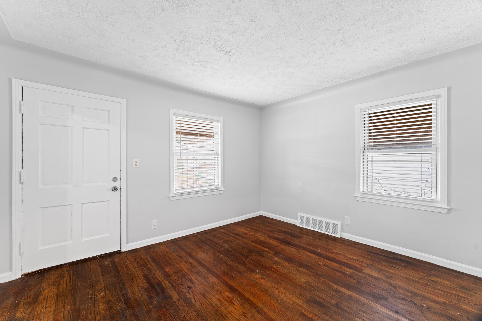 20947 Beechwood Avenue