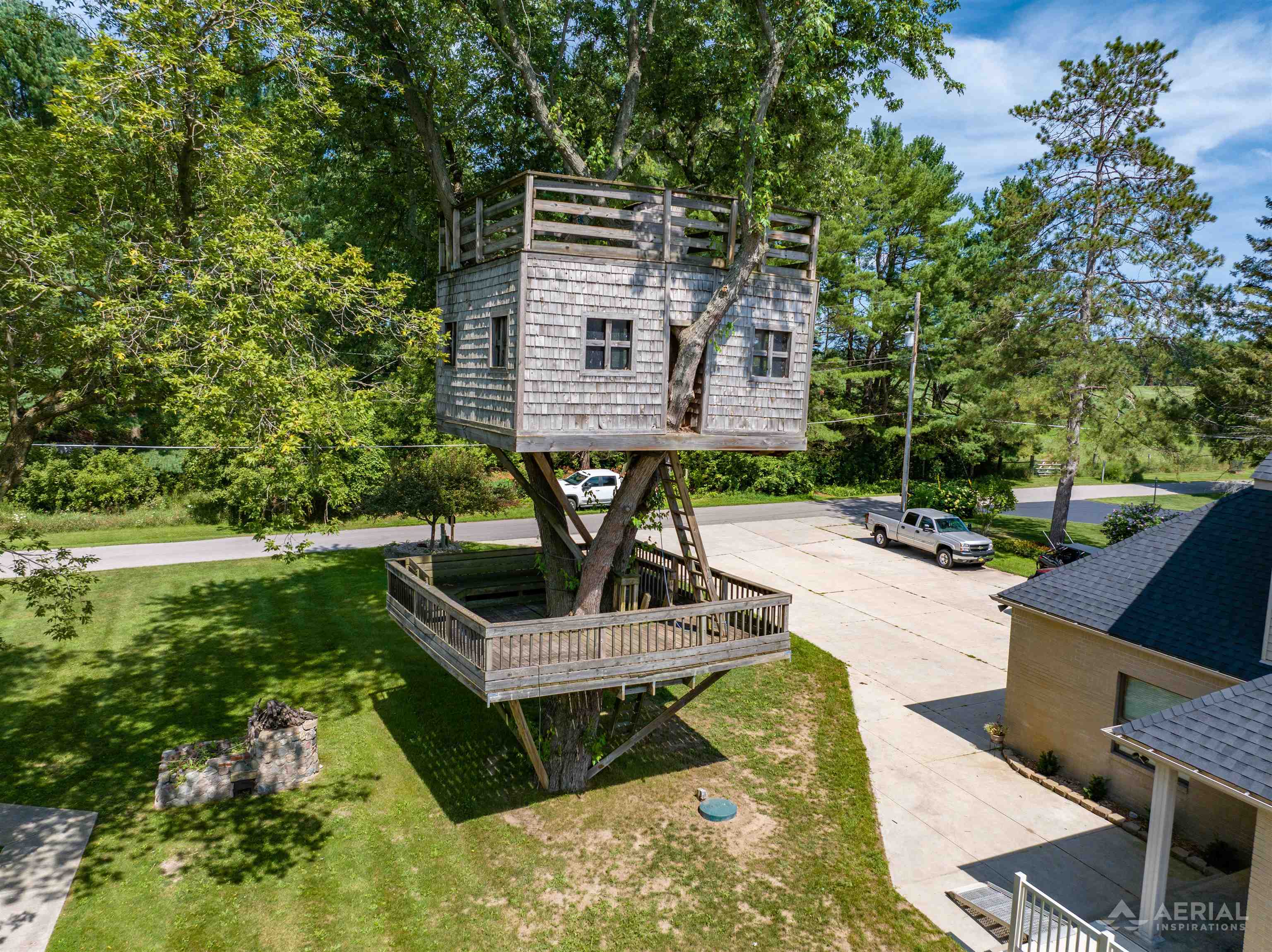 4348 W Lakeside Drive