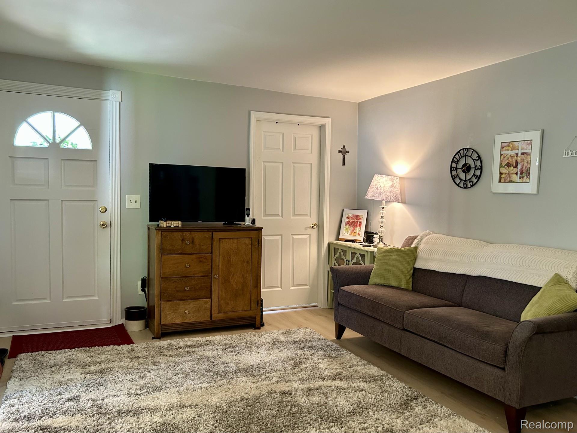 516 Clinton W
