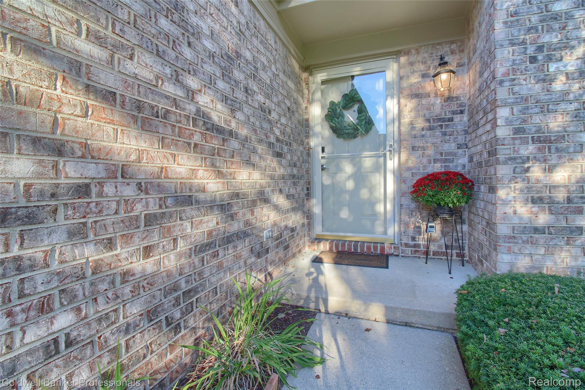 4281 Hunters Circle W