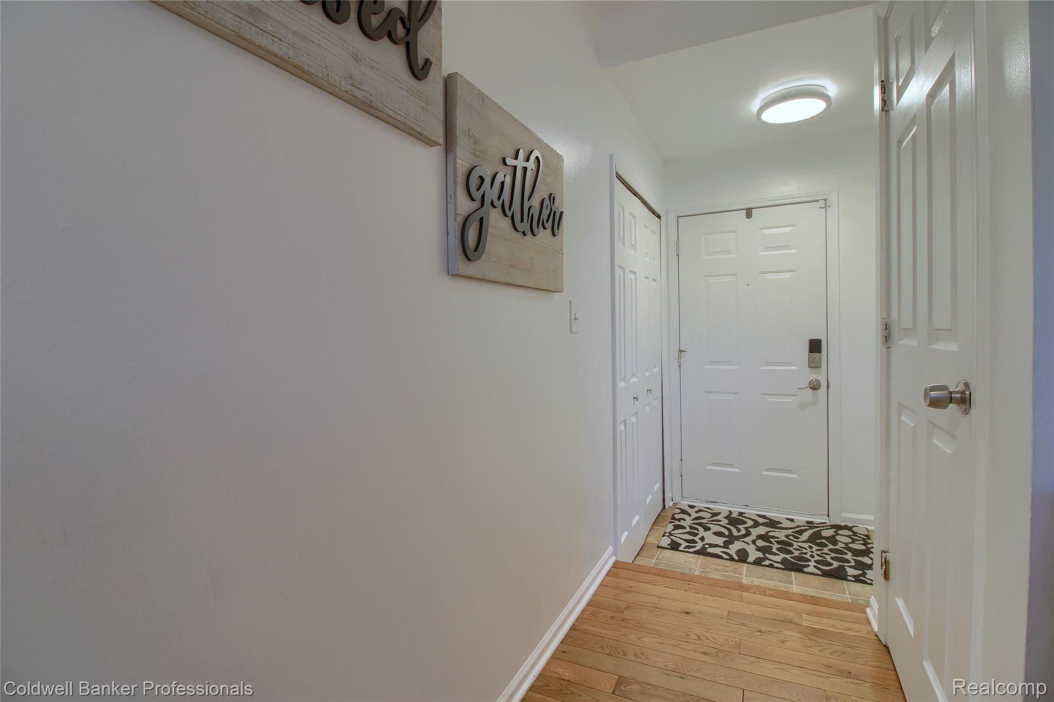 4281 Hunters Circle W