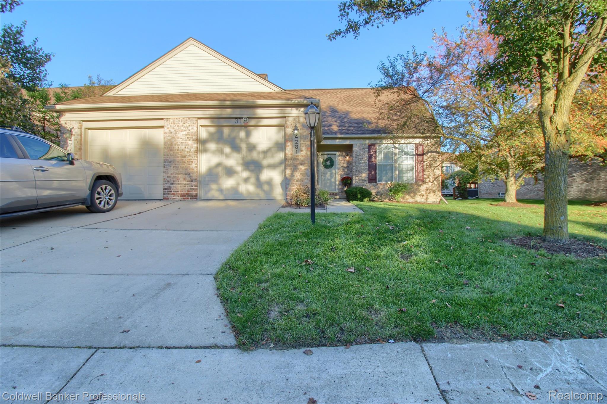 4281 Hunters Circle W