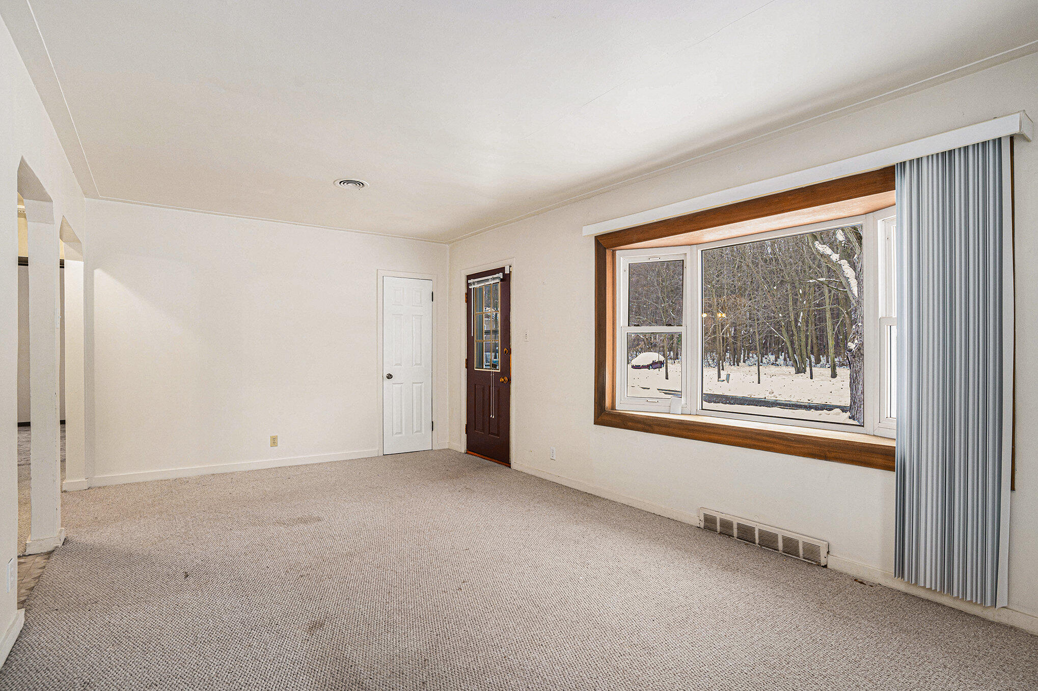 607 Central Bay Avenue