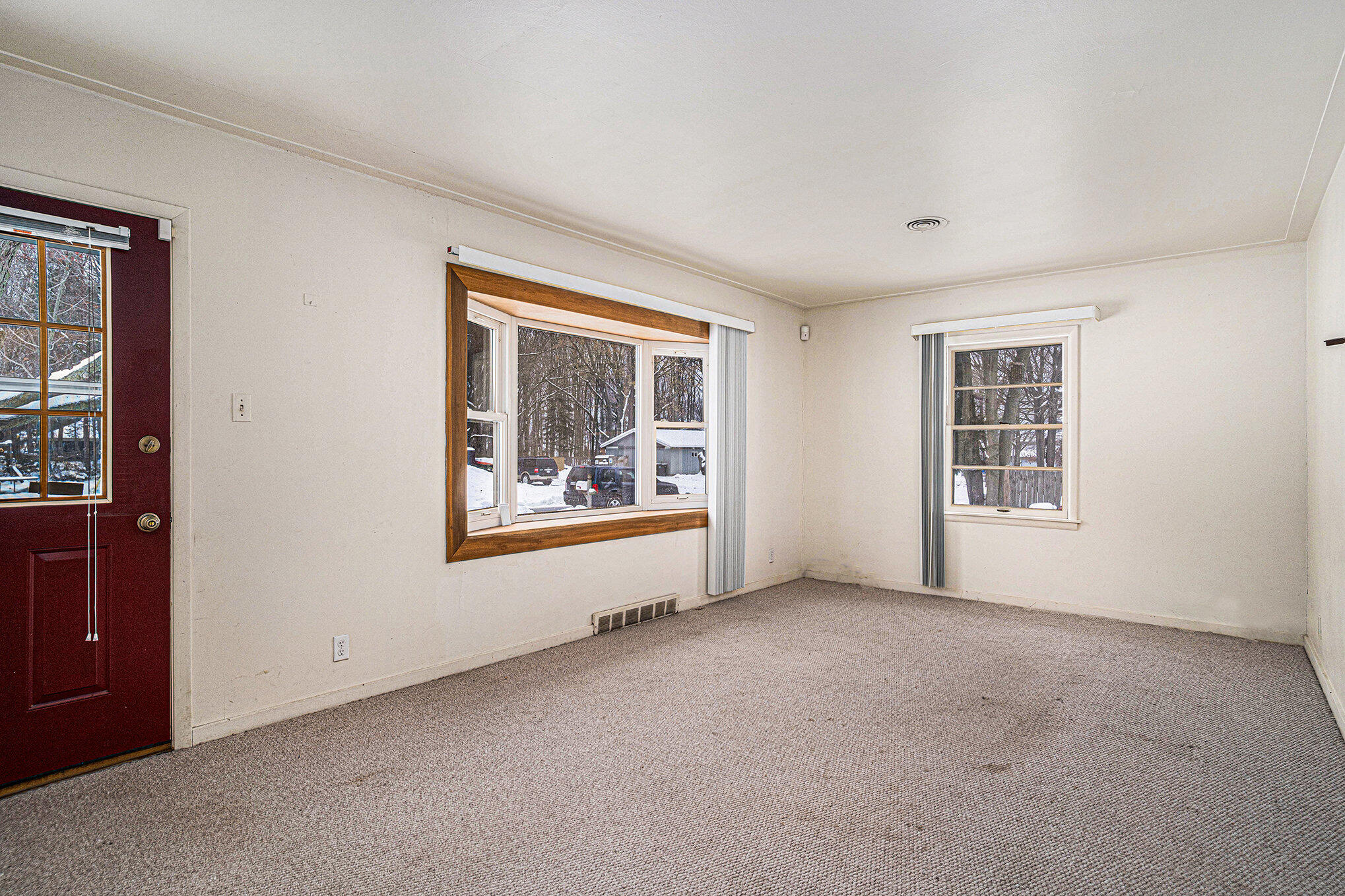 607 Central Bay Avenue