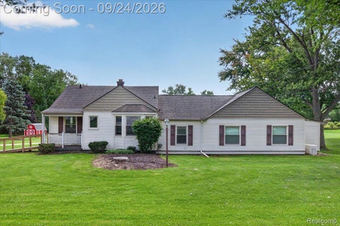 Photo of 401 Lehigh Road, Rochester Hills City, MI 48307 (MLS # 20261076201)