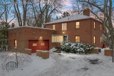 12935 Victoria Avenue Huntington Woods City MI 48070