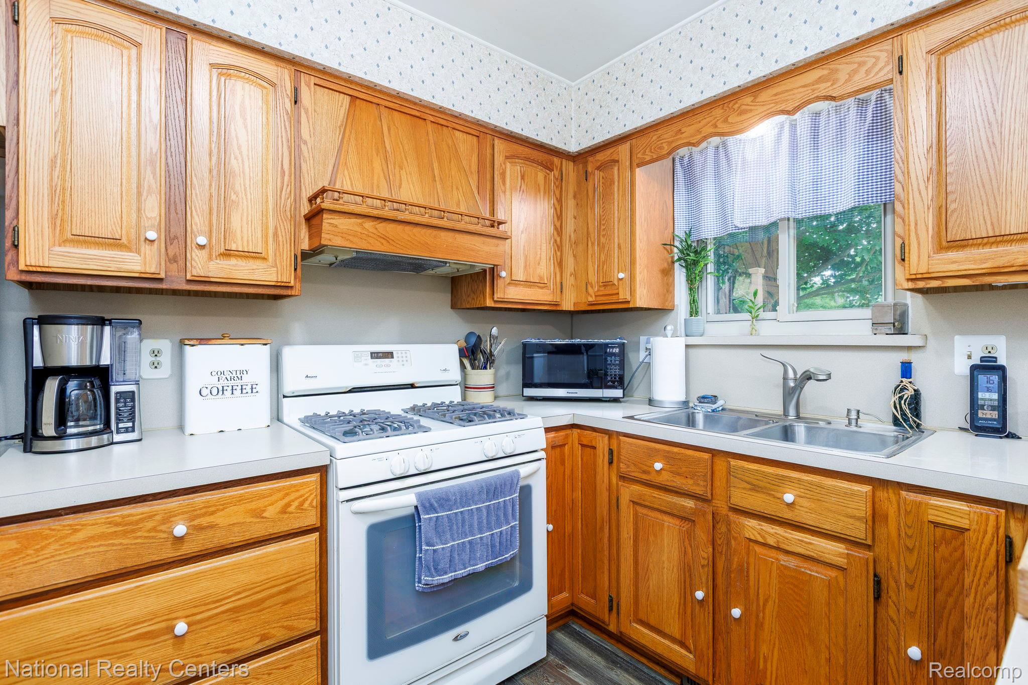 9150 Maplewood Drive