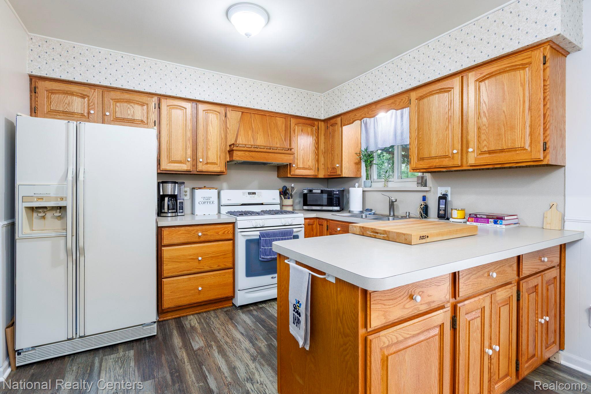9150 Maplewood Drive