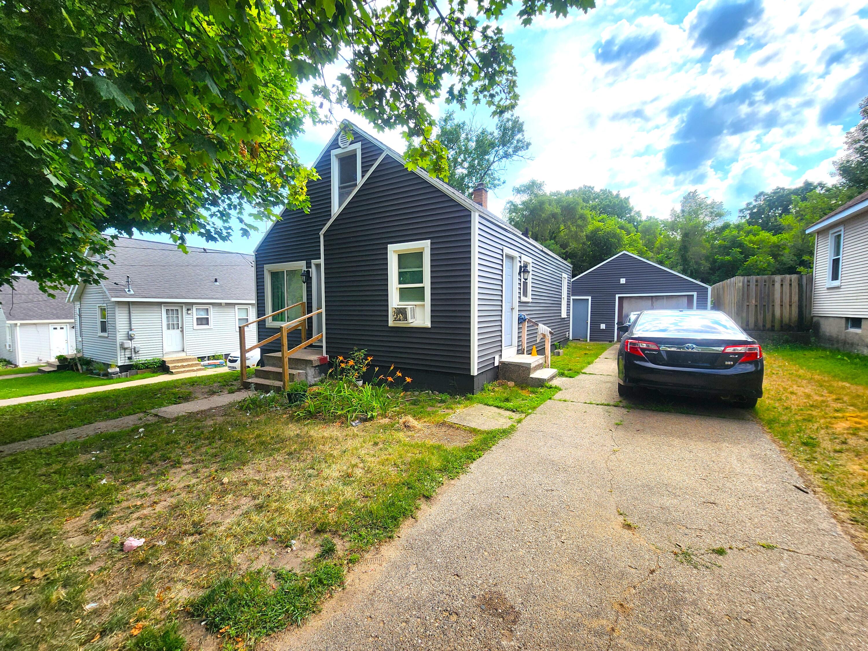 2258 Mckee Avenue SW
