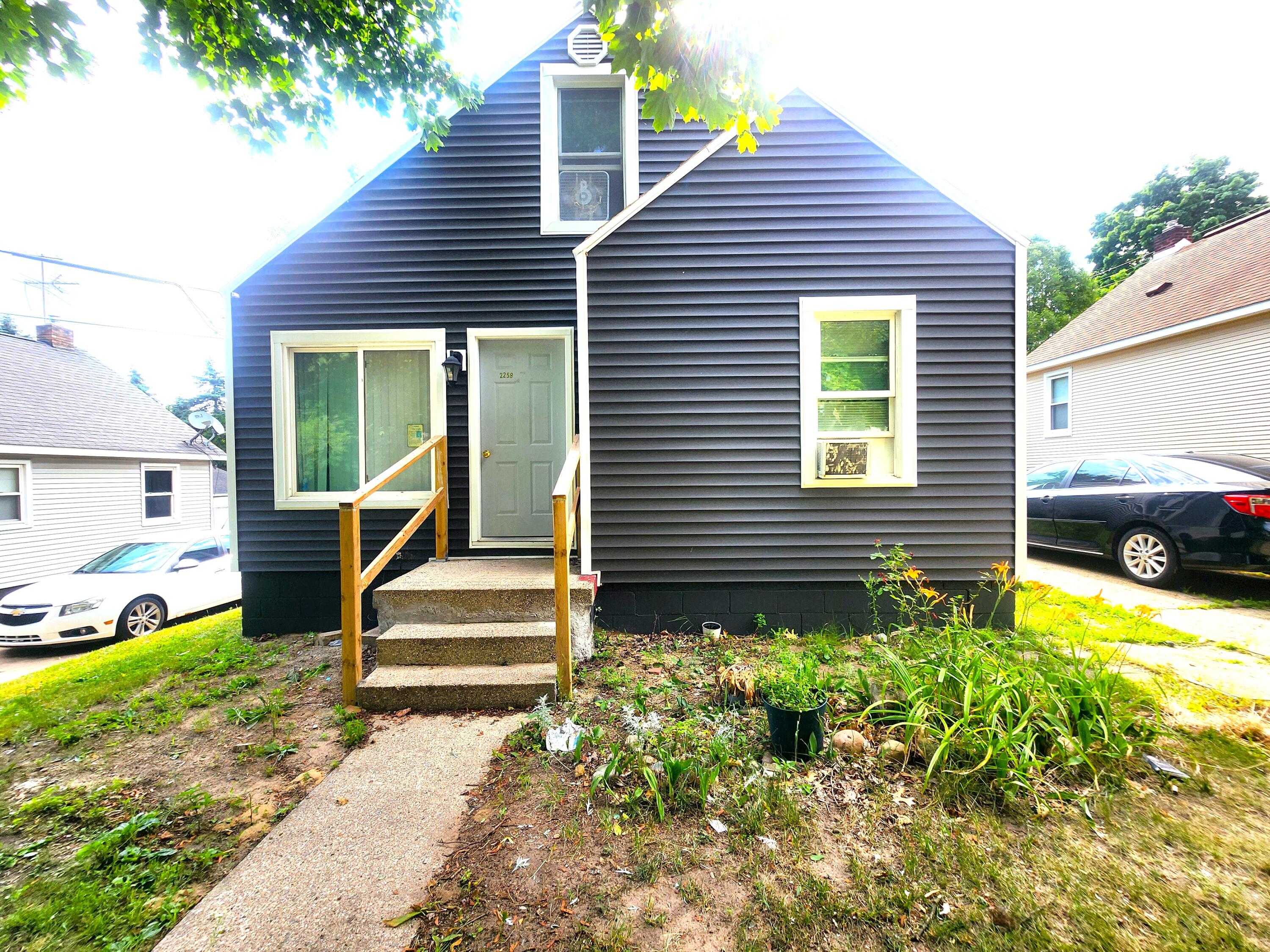 2258 Mckee Avenue SW