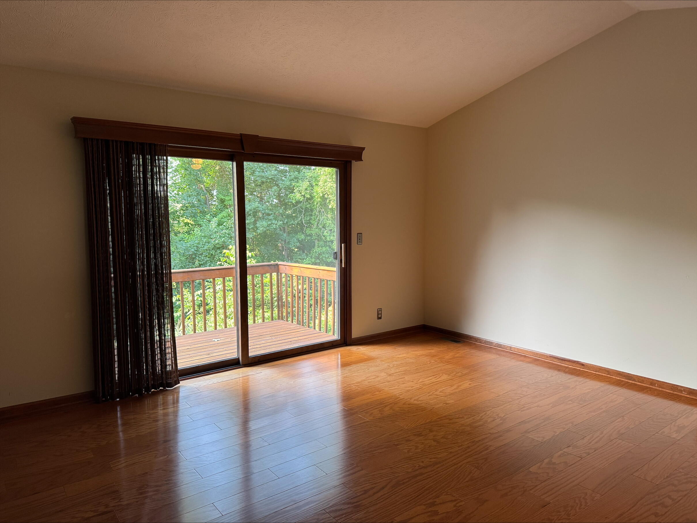 33 Skyline Circle Nw Circle NW