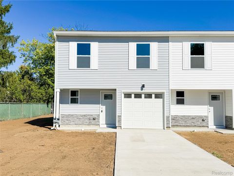 103 Oakwood Street Holly Village MI 48442