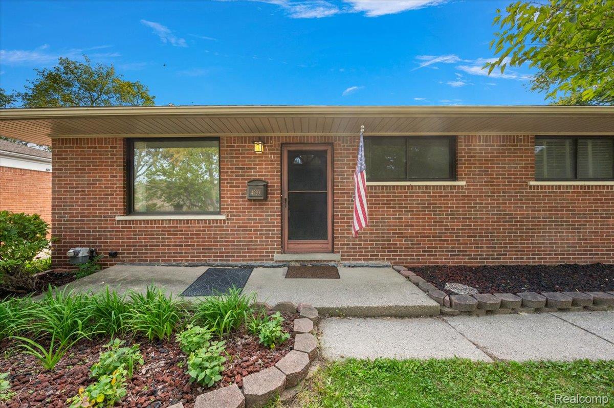 4520 Buckingham Drive