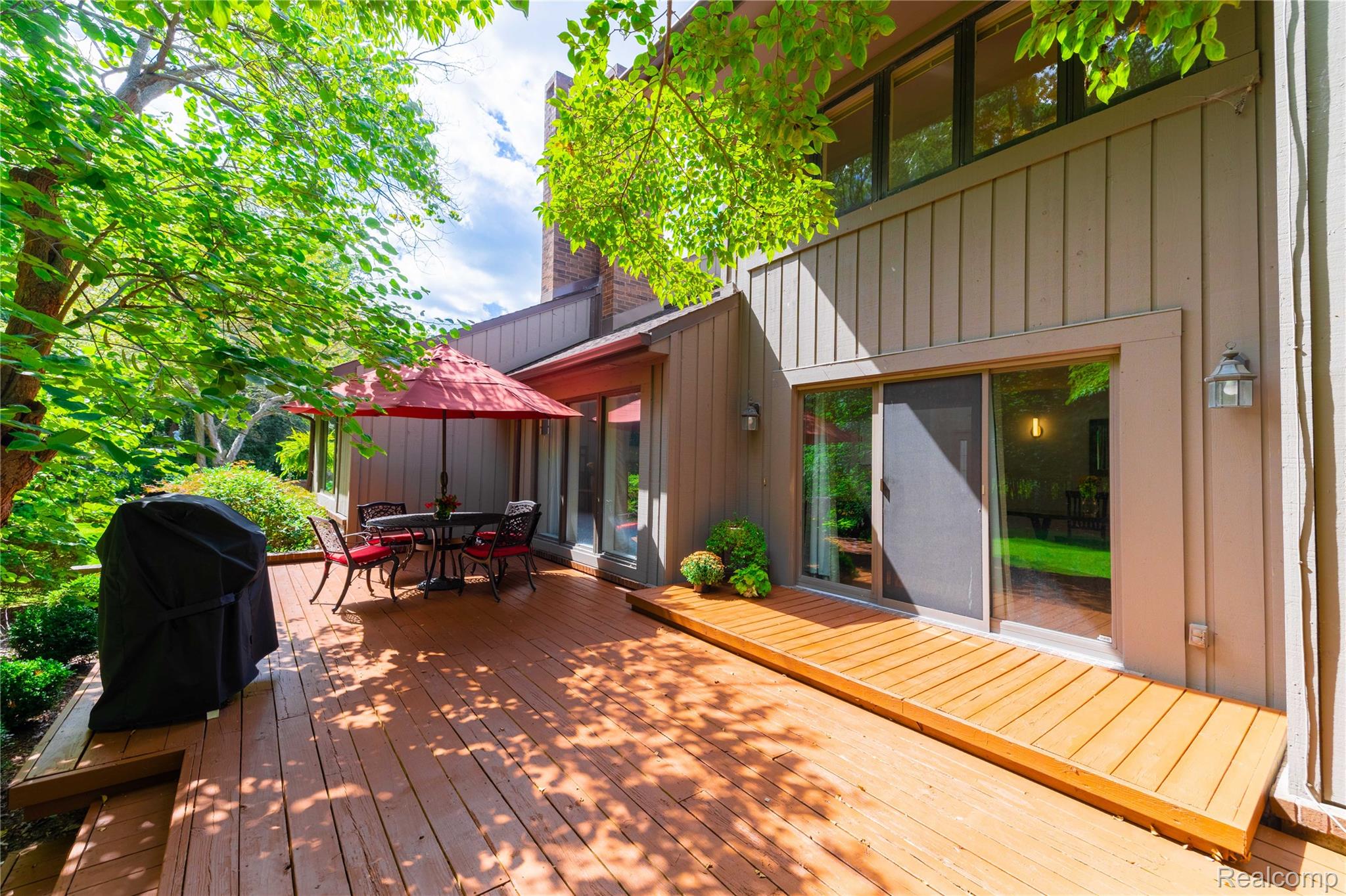 9422 Hawthorne Glen Drive