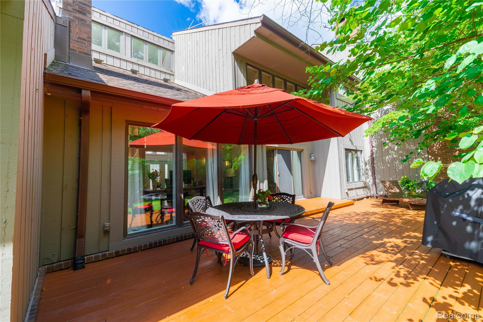 9422 Hawthorne Glen Drive