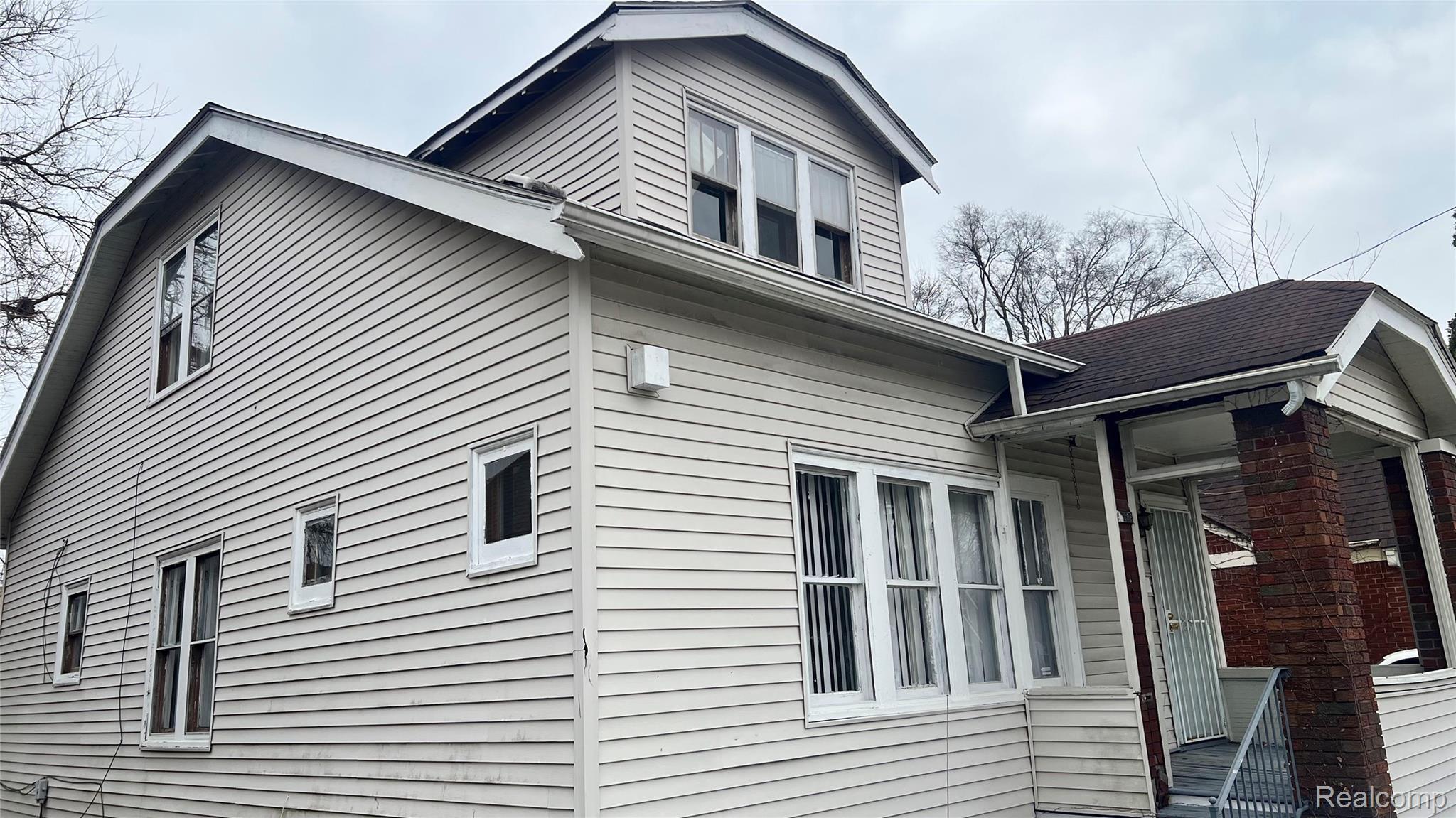 14208 Winthrop Street