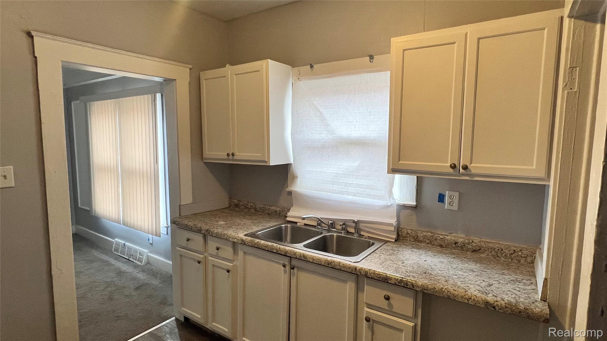 14208 Winthrop Street