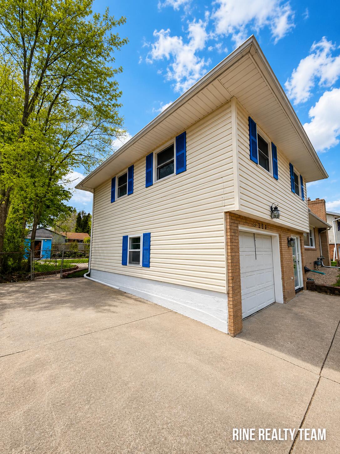 2200 Rossiter Place