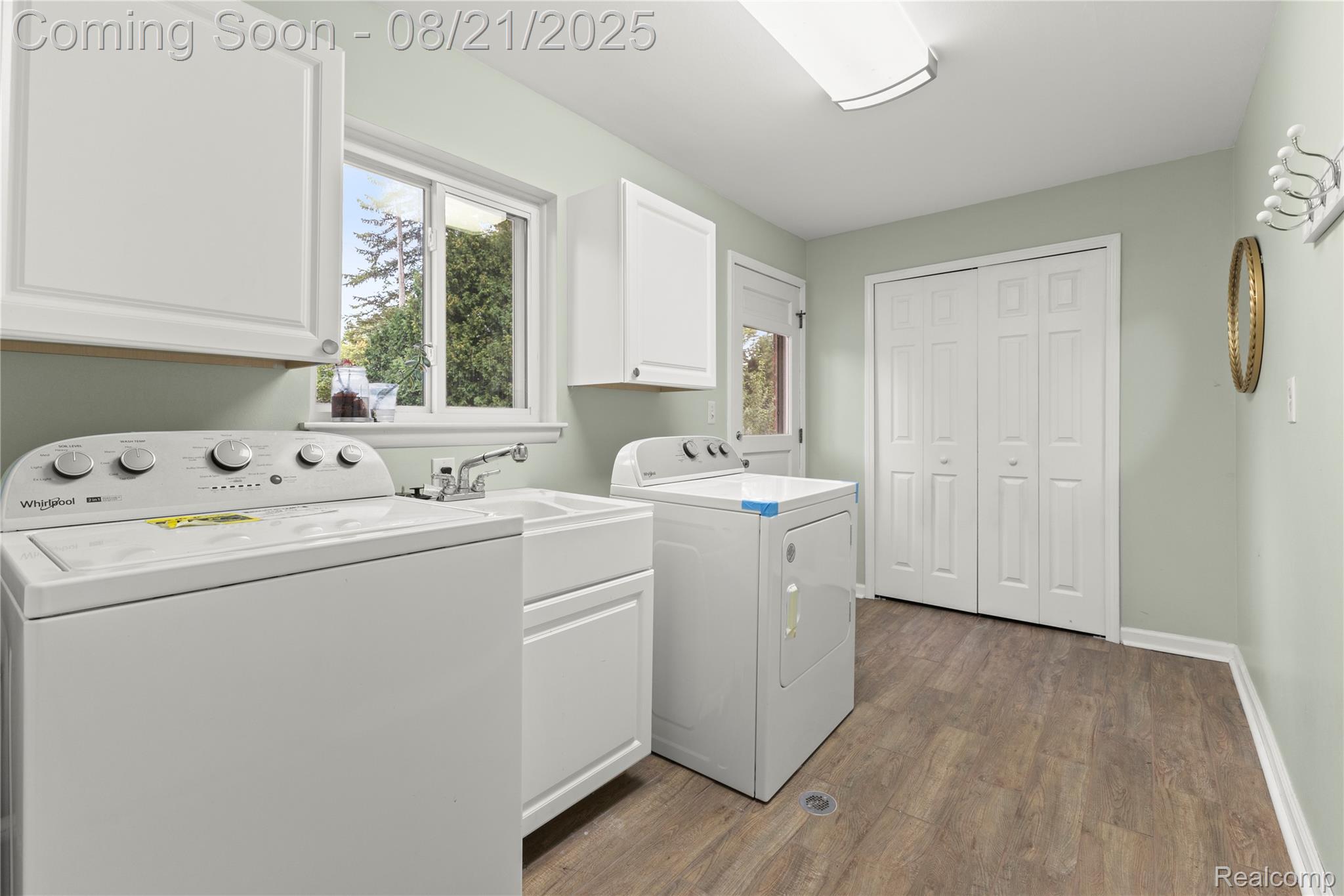 Beverly Hills Village, Michigan 48025, United States, 4 Bedrooms Bedrooms, ,3 BathroomsBathrooms,Residential,Coming Soon,193729