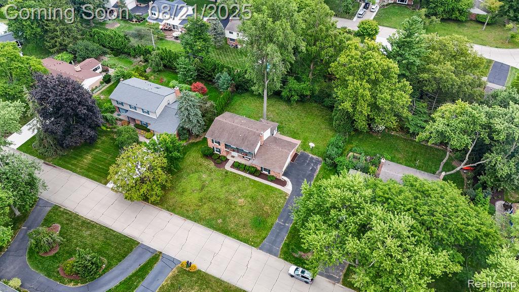 Beverly Hills Village, Michigan 48025, United States, 4 Bedrooms Bedrooms, ,3 BathroomsBathrooms,Residential,Coming Soon,193729