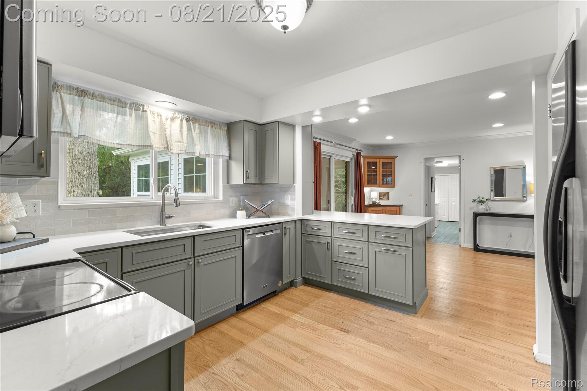 Beverly Hills Village, Michigan 48025, United States, 4 Bedrooms Bedrooms, ,3 BathroomsBathrooms,Residential,Coming Soon,193729