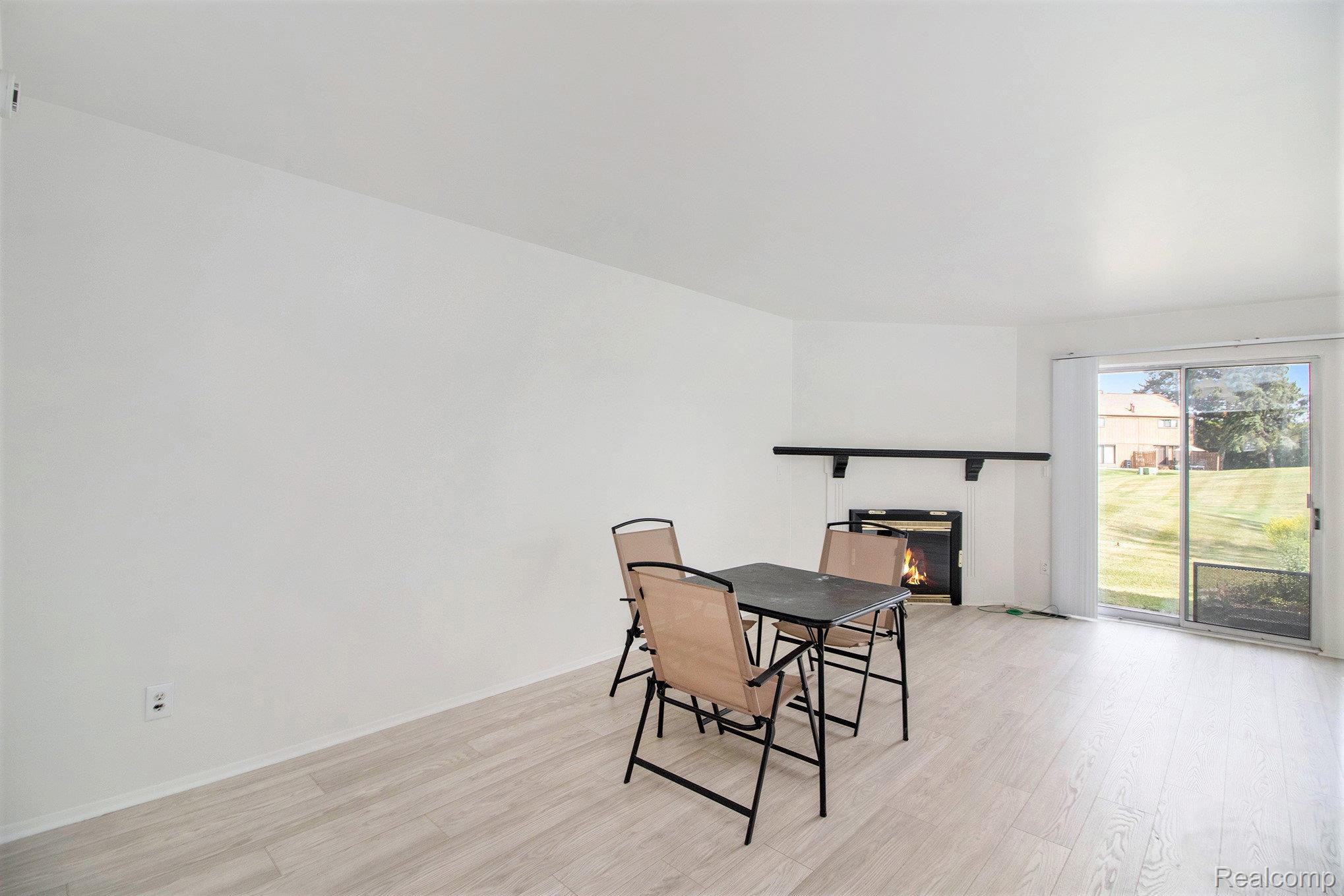 Southfield City, Michigan 48076, United States, 2 Bedrooms Bedrooms, ,2 BathroomsBathrooms,Residential,Active,230527