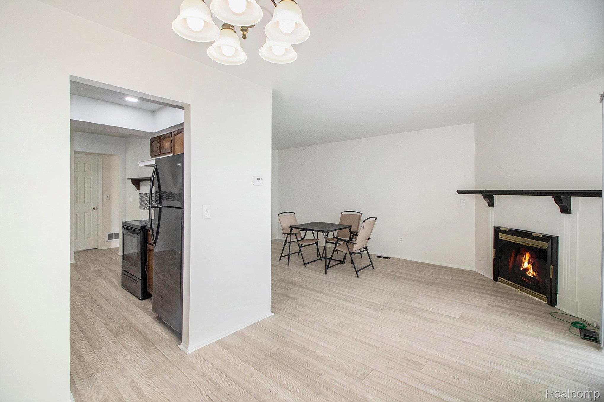 Southfield City, Michigan 48076, United States, 2 Bedrooms Bedrooms, ,2 BathroomsBathrooms,Residential,Active,230527