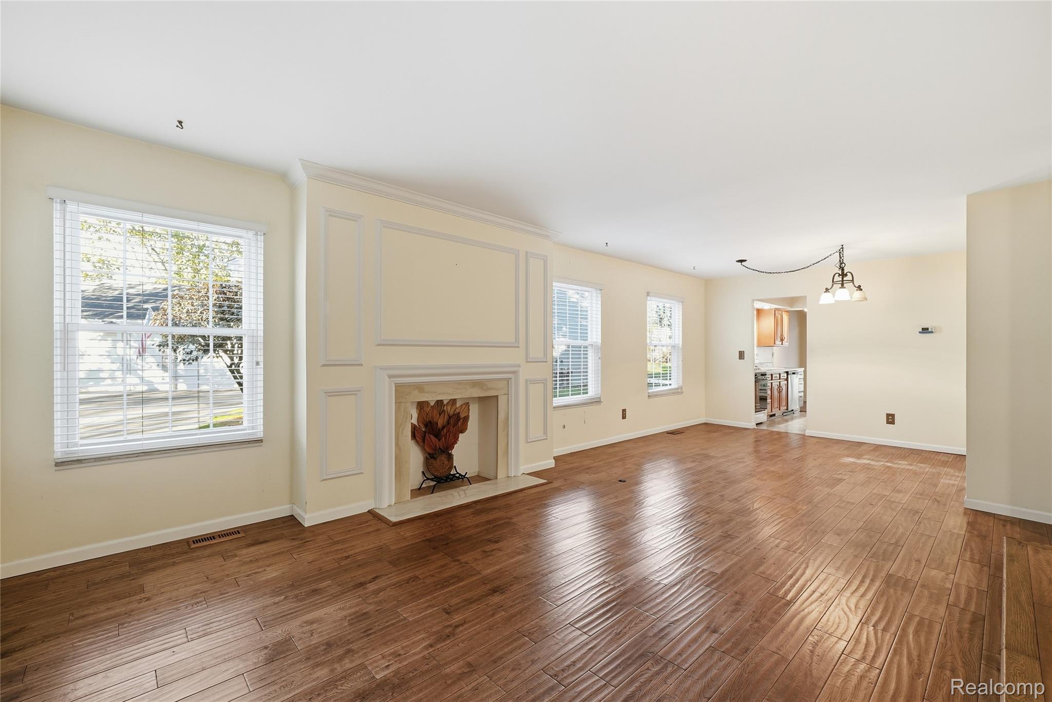 2612 E Williamsburg Circle