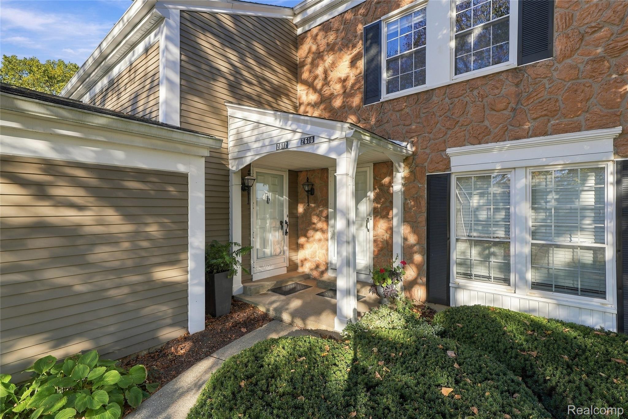 2612 E Williamsburg Circle