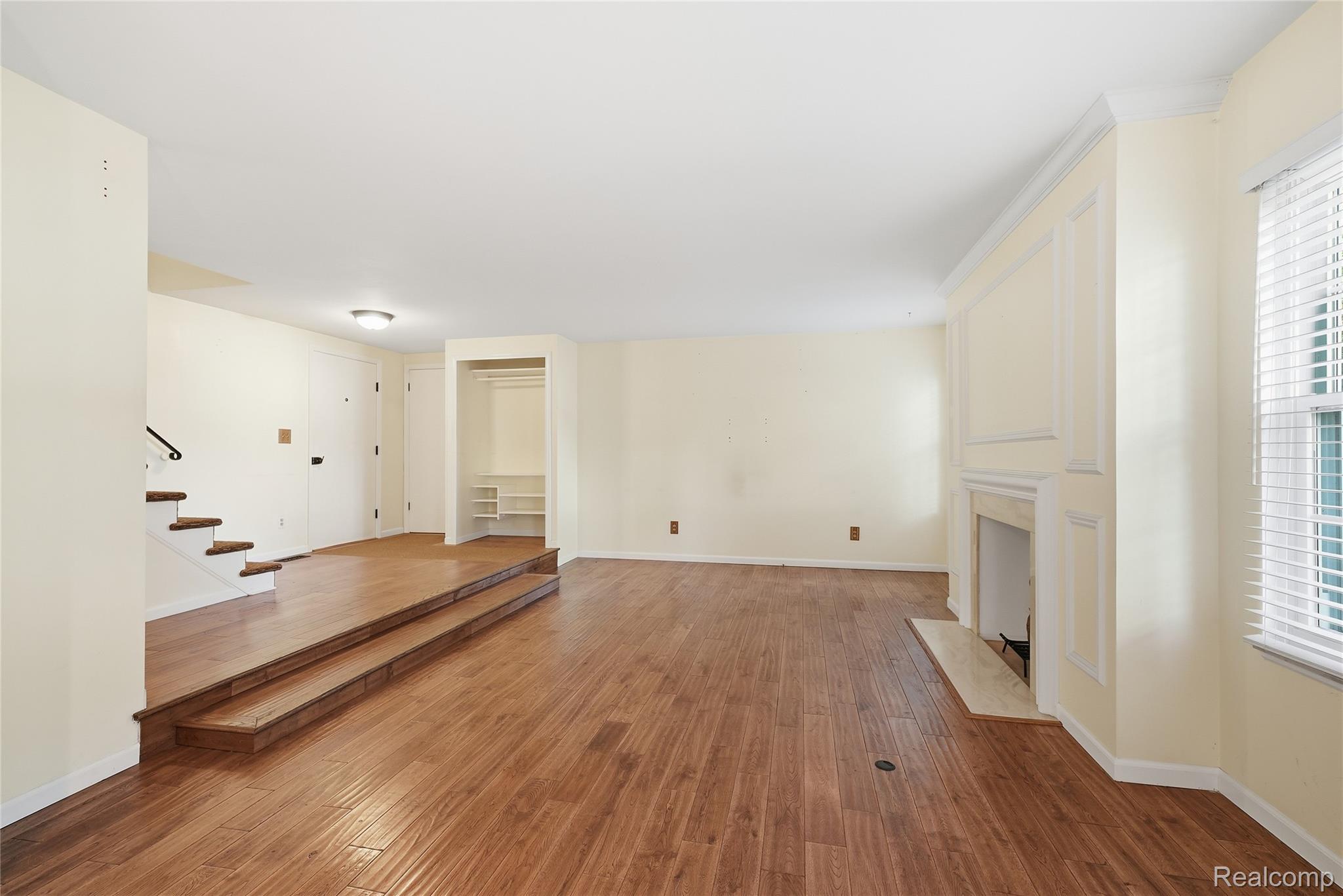 2612 E Williamsburg Circle