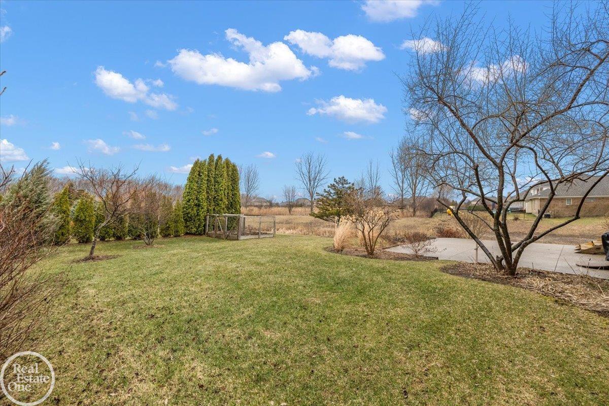 15833 Kingsway Drive