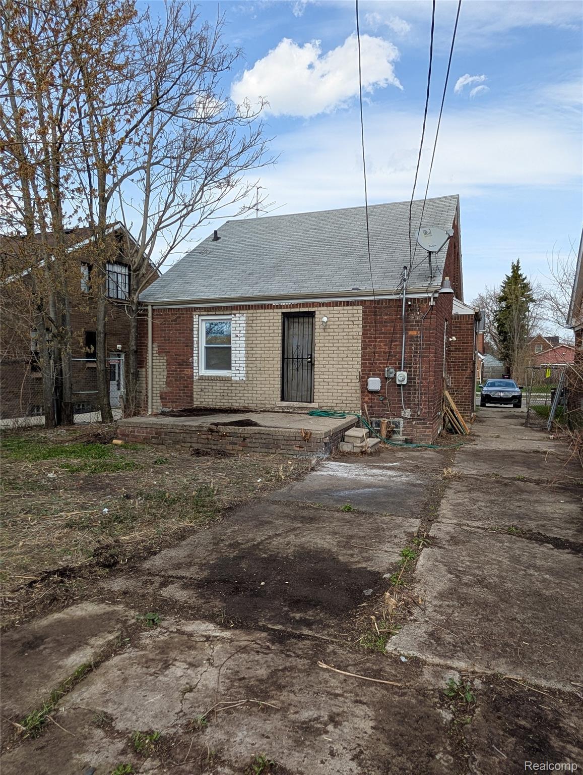 5575 Buckingham Avenue