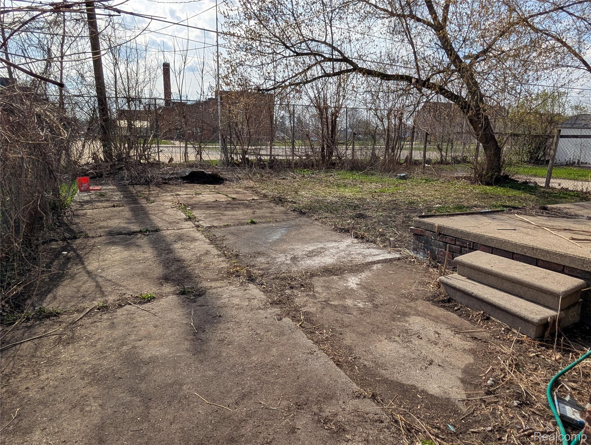 5575 Buckingham Avenue