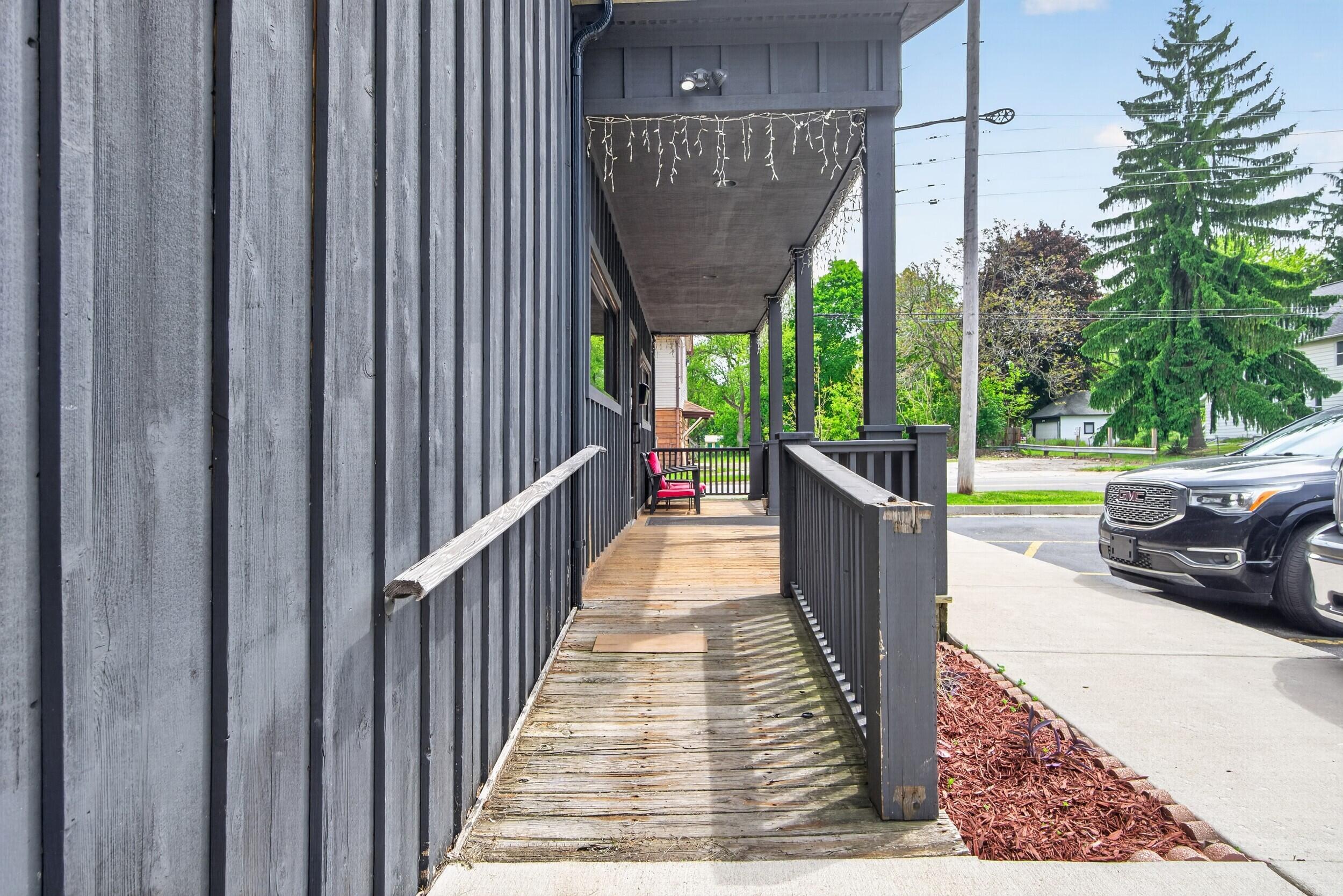 300 W North Street