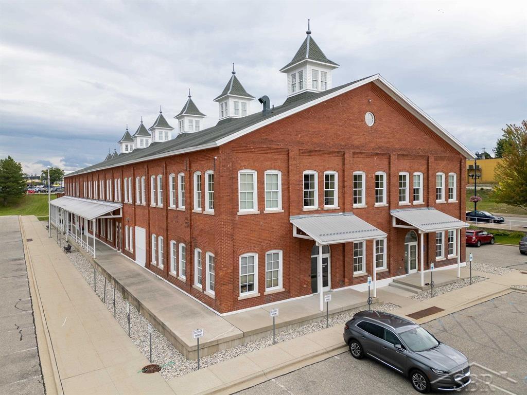 322 W Broadway Street