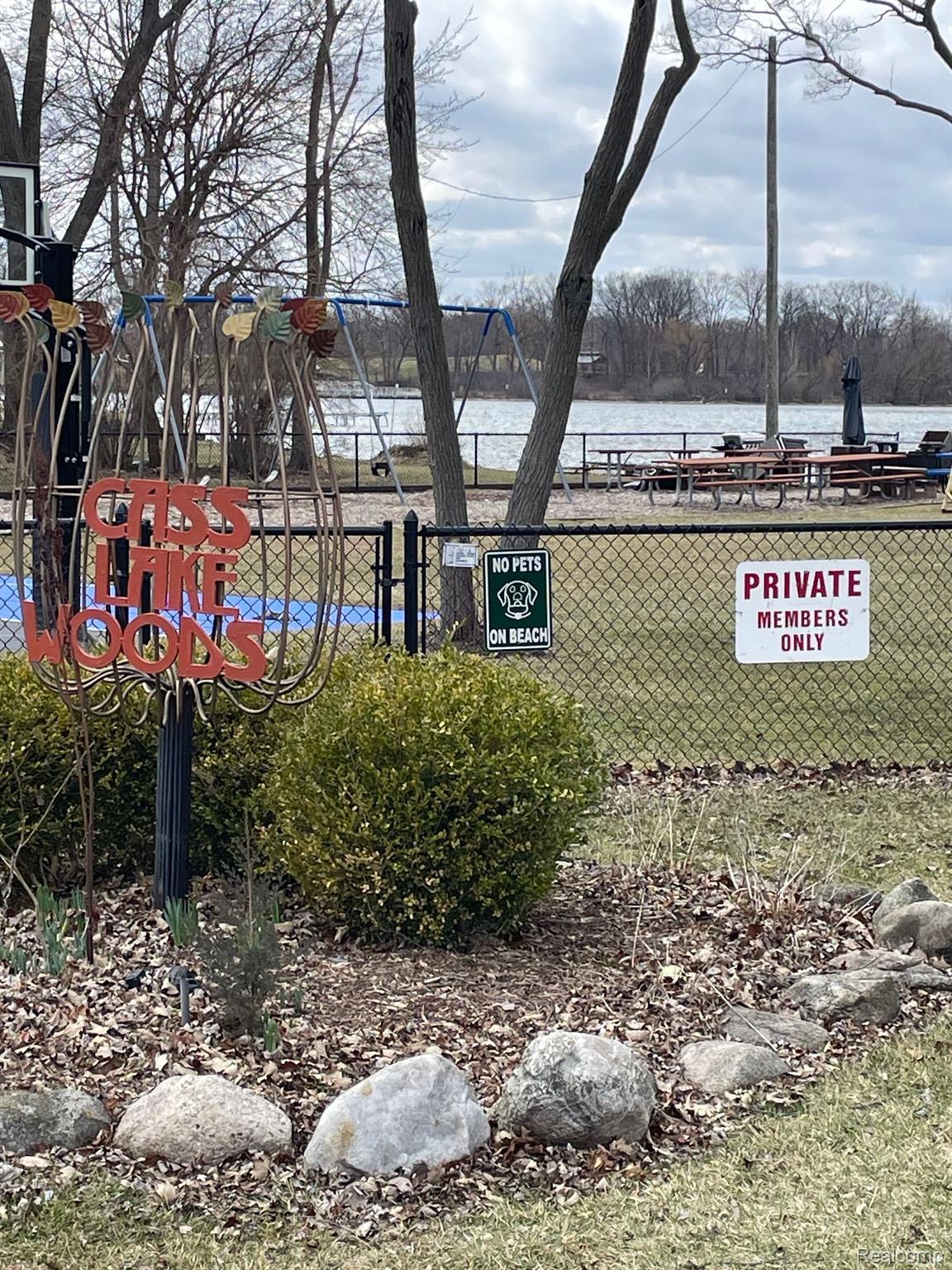 West Bloomfield Charter Township, Michigan 48324, United States, 3 Bedrooms Bedrooms, ,2 BathroomsBathrooms,Residential,Active,144632