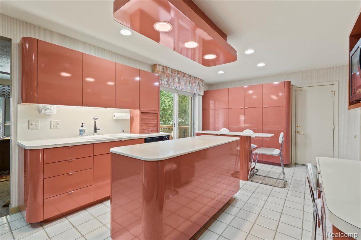 West Bloomfield Charter Township, Michigan 48324, United States, 3 Bedrooms Bedrooms, ,2 BathroomsBathrooms,Residential,Active,144632