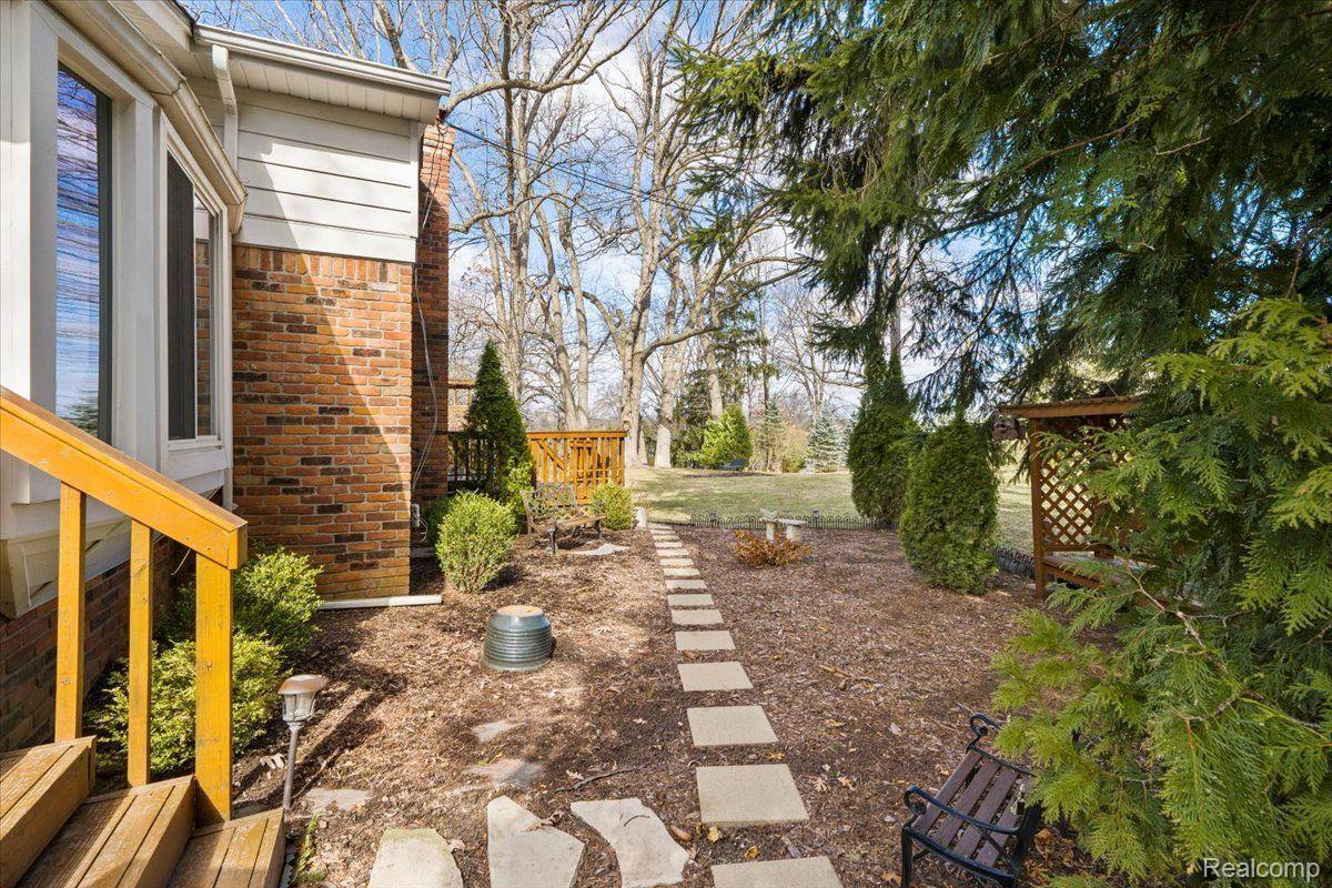 West Bloomfield Charter Township, Michigan 48324, United States, 3 Bedrooms Bedrooms, ,2 BathroomsBathrooms,Residential,Active,144632