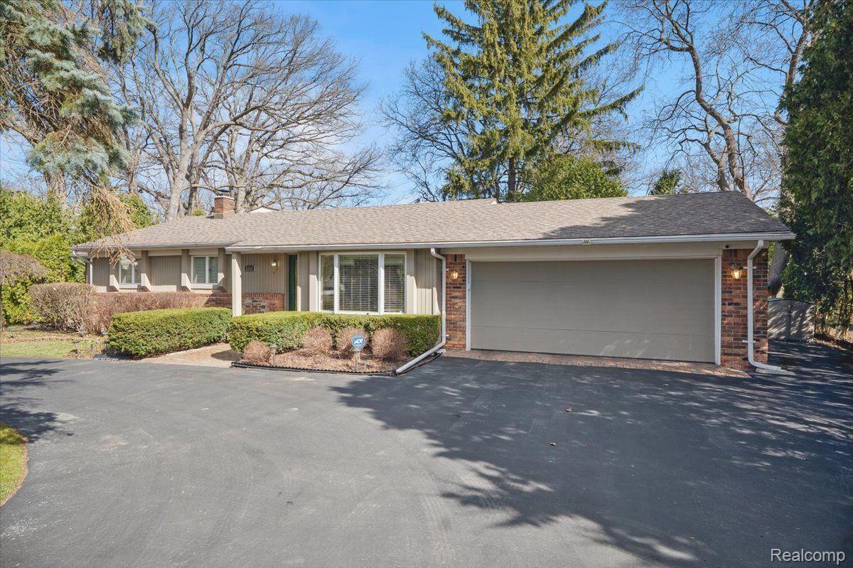 West Bloomfield Charter Township, Michigan 48324, United States, 3 Bedrooms Bedrooms, ,2 BathroomsBathrooms,Residential,Active,144632