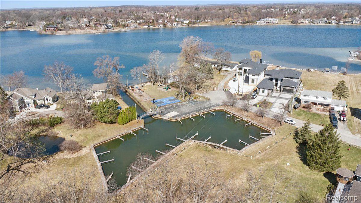 West Bloomfield Charter Township, Michigan 48324, United States, 3 Bedrooms Bedrooms, ,2 BathroomsBathrooms,Residential,Active,144632