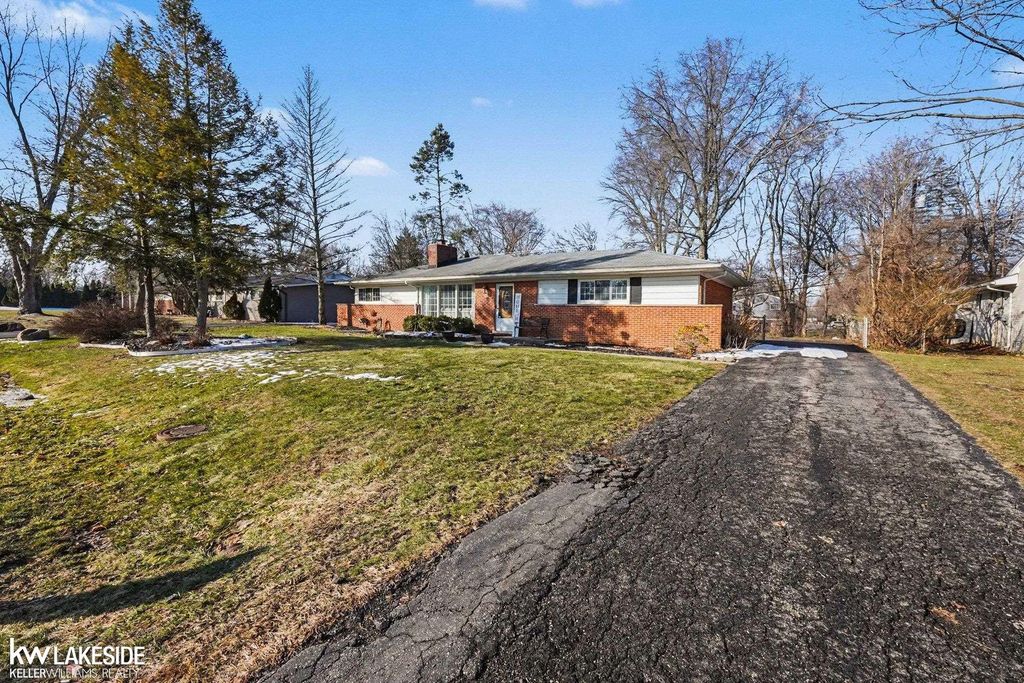 Photo of 29257 Aranel Street, Farmington Hills City, MI 48334 (MLS # 58050200686)