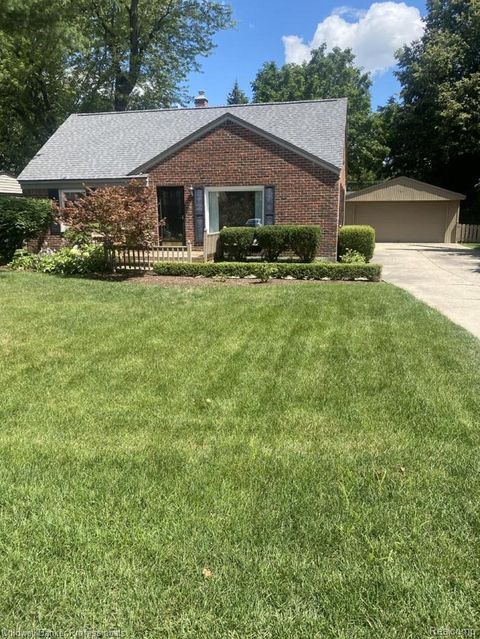 1921 Beverly Street Sylvan Lake City MI 48320