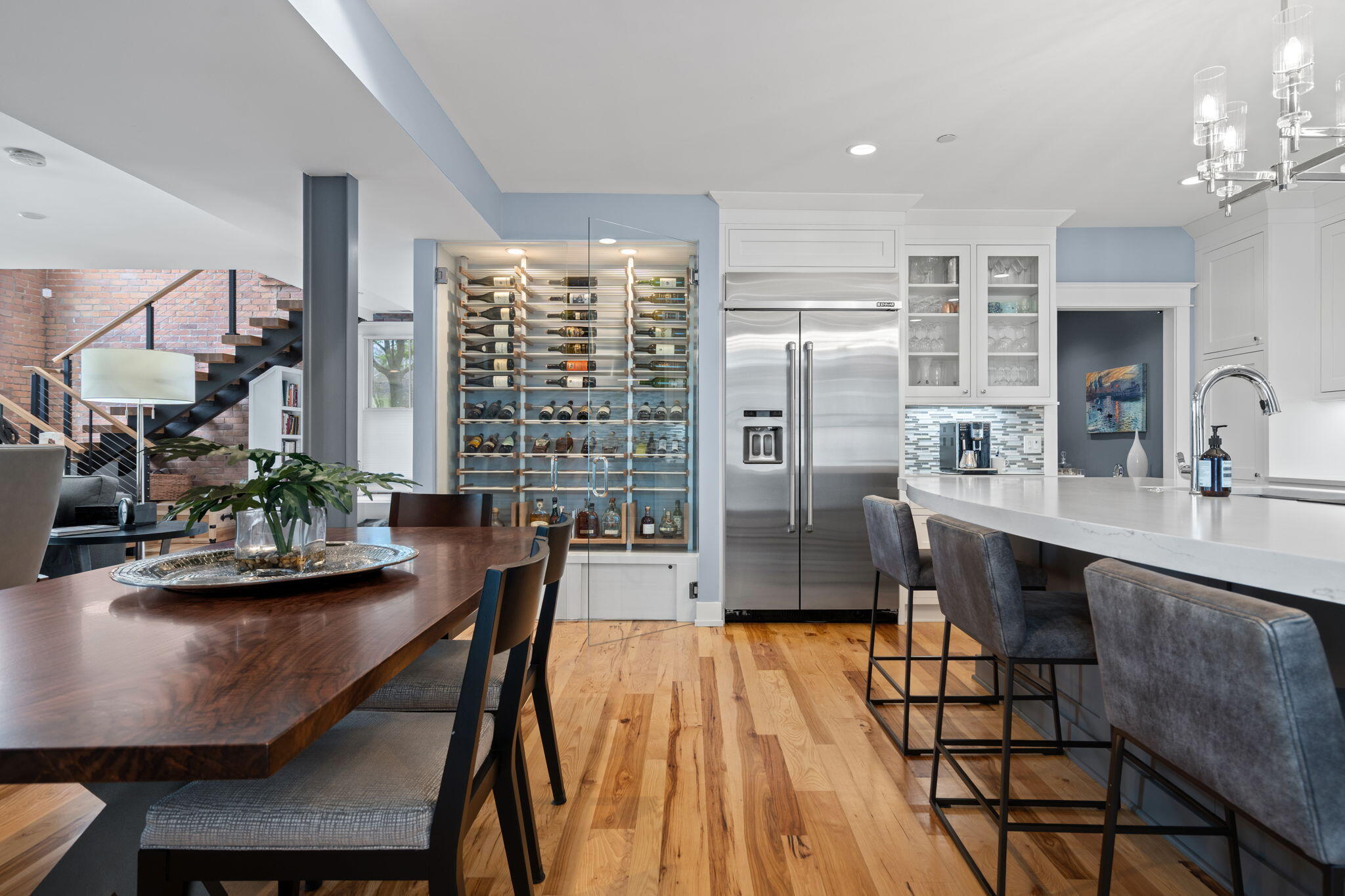 111 W Kingsley Street